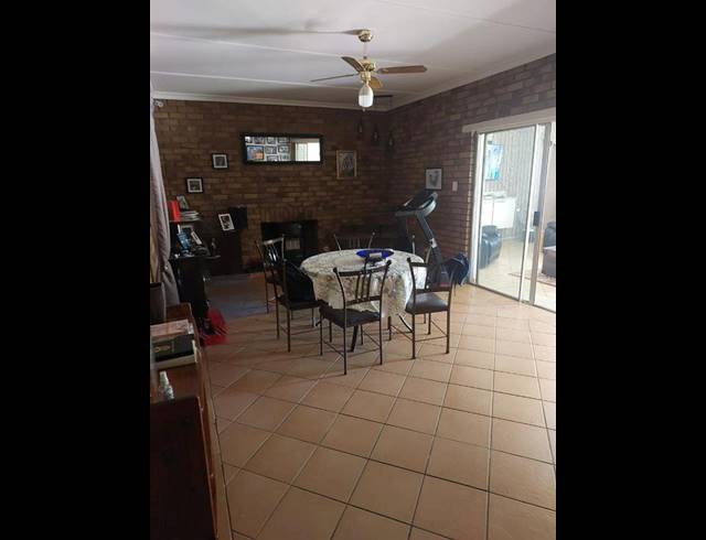 4 BEDROOM HOUSE FOR SALE IN LOURENSPARK